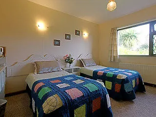 לינה וארוחת בוקר Dromhall Heights 3*