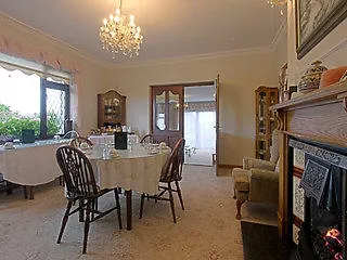 לינה וארוחת בוקר Dromhall Heights