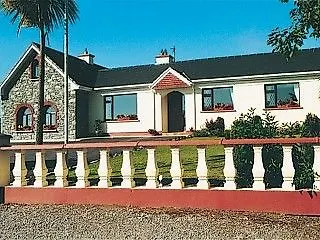לינה וארוחת בוקר Dromhall Heights קיל איירן